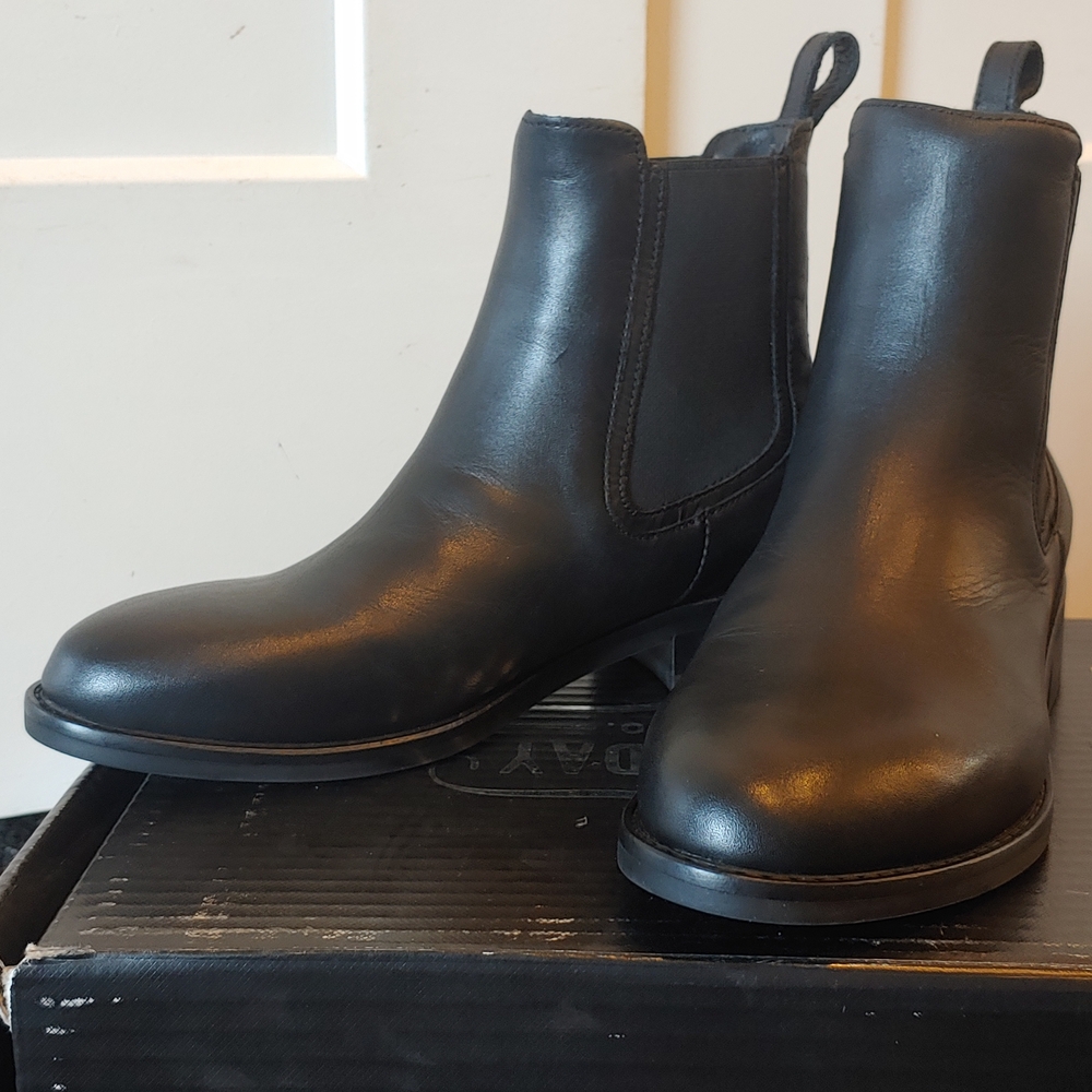Women's Thursday Duchess Black Leather Chelsea Boot Size 6 - New!!